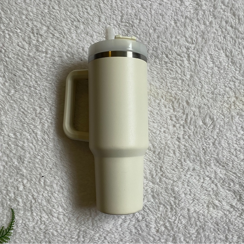 Stanley | adventure quencher travel tumbler 40 oz cup in cream - Picture 3 of 6